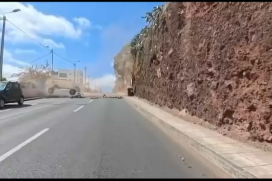 Carro ‘voa’ e mulher morre em despiste no Funchal