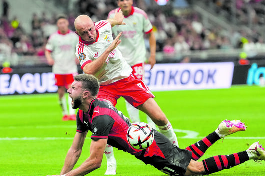 Aursnes em duelo com Paviovic 