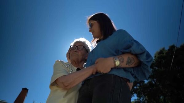 "Já não me reconhece": Os 17 anos de Alzheimer que apagaram a filha e os netos da memória de Maria Helena