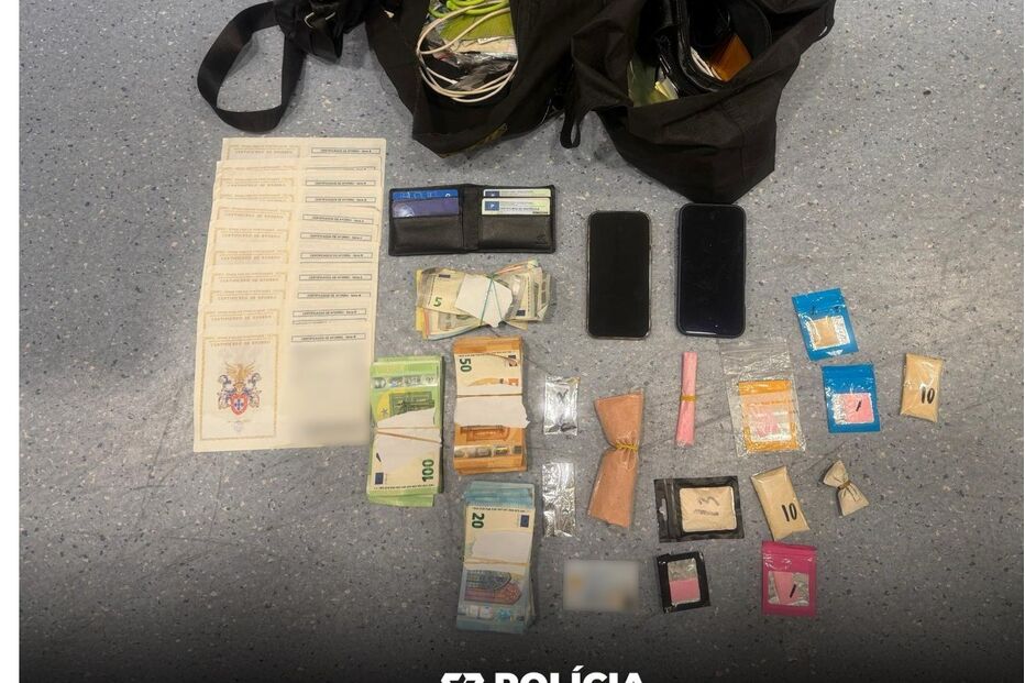 A Polícia de Segurança Pública apreendeu dinheiro, drogas e documentos