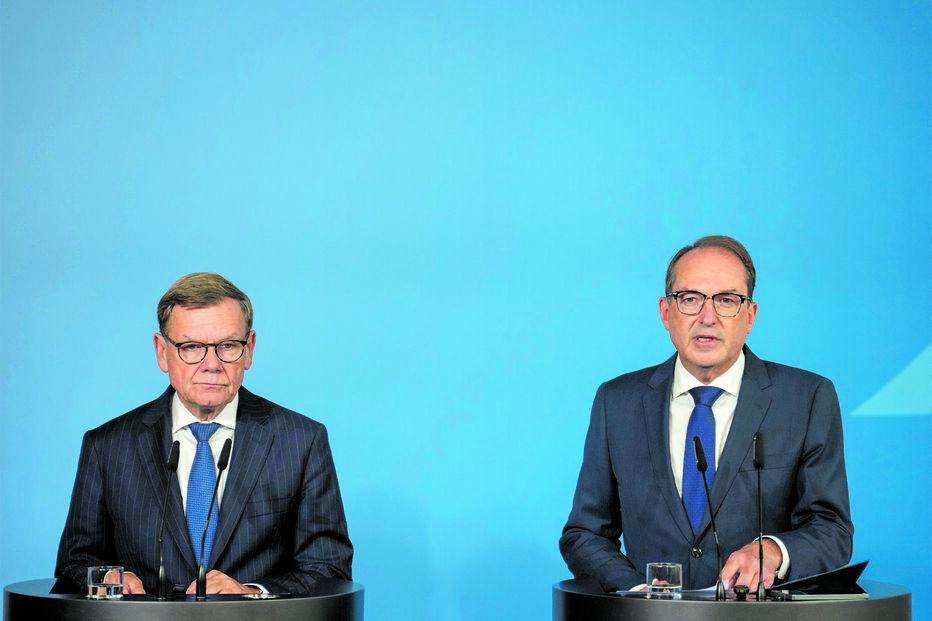Johann Wadephul (à esq.) e Alexander Dobrindt acusaram diretamente a Rússia por 