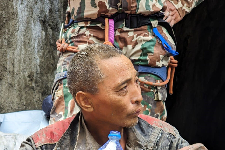 Trabalhador resgatado de túnel no Nepal