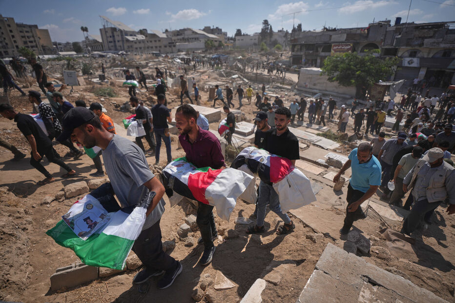 Gaza enterra 100 corpos recuperados nos últimos dias