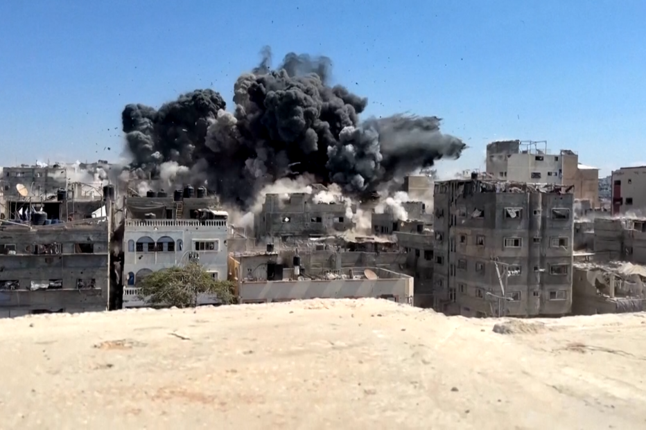 Imagens mostram momento em que ataque israelita atinge campo de refugiados em Gaza 