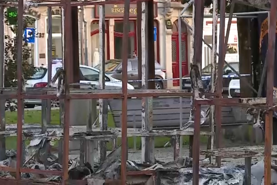 Chamas destroem carruagens de comboio turístico na Póvoa de Varzim
