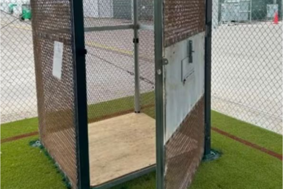 Jaulas de ferro usadas pelo ICE tinham o tamanho de uma cabine telefónica 
