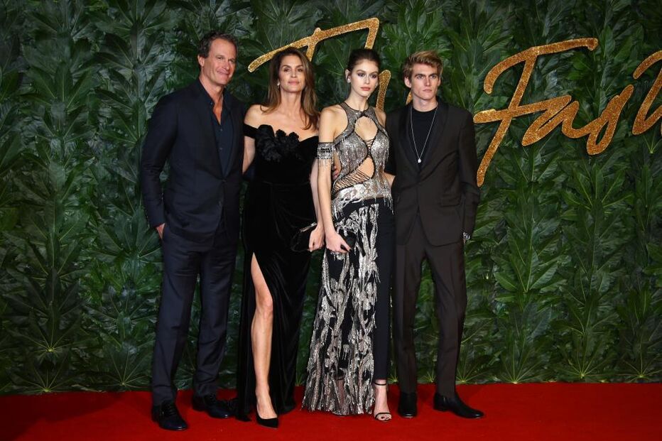  Cindy Crawford, Rande, Presley e Kaia Gerber 
