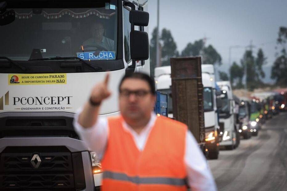 Camiões em marcha lenta contra preço dos combustíveis