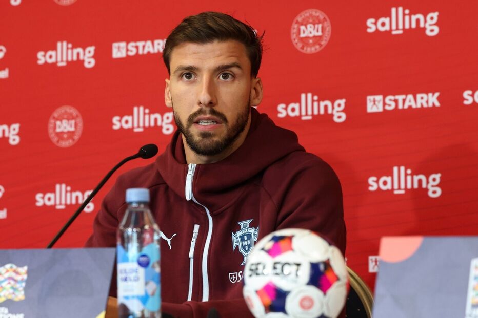 Rúben Dias elogia trabalho de Jesus na seleção