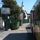 Aluno esfaqueado, estava inscrito na Aldeia de Santa Isabel, e foi agredido junto a uma paragem