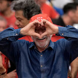 Lula da Silva foi reeleito este domingo presidente do Brasil