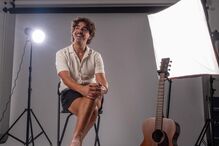 Músico Janeiro regressa ao essencial com o álbum 'Reticências'