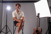 Músico Janeiro, nomeado para um Grammy Latino, lança o álbum 