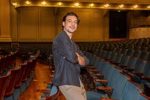 João Baptista no teatro com 