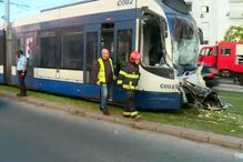 Dois feridos após colisão entre duas composições do Metro Sul do Tejo em Almada. Linha está cortada 