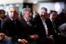 Toni faz 80 anos e recebe camisola da FPF