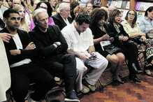 Jorge Jesus atento na primeira fila