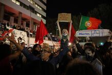 Praça D. João I volta a ser palco de tensão: Centenas reúnem-se em protestos pela habitação