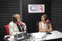 Marta Faial e colega em estúdio da CM Rádio