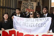 Estudantes da Universidade de Coimbra durante a manifestação contra a