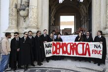 Estudantes da Universidade de Coimbra durante a manifestação contra a