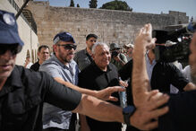 Gadi Eisenkot, líder do partido Yashar, visita o Muro das Lamentações