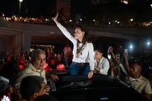 Corina Machado regressa à Venezuela após 10 meses de exílio