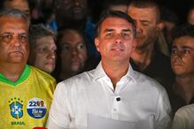Flávio Bolsonaro e a família viajaram para o Equador após breve passagem pela Argentina