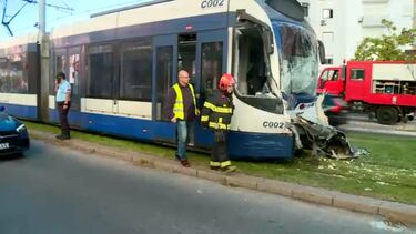 Um ferido após colisão entre duas composições do Metro Sul do Tejo em Almada. Trânsito cortado