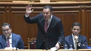 "Dizia para o ano é que vai ser e passado muito tempo lá aconteceu": Montenegro faz referência desportiva em debate quinzenal