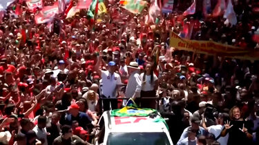 "Vamos declarar guerra aos narcoterroristas": Flávio Bolsonaro em campanha antes da segunda volta das eleições presidenciais no Brasil 