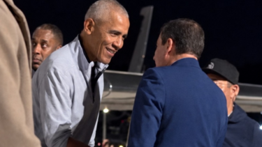 Barack Obama recebido pelo autarca de Cascais na chegada a Portugal antes do Game Changers Forum