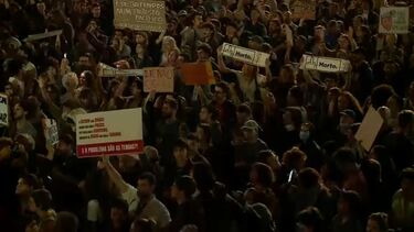 "Esta é a resposta da cidade": manifestantes reúnem-se no Porto após intervenção da PSP em protestos pela habitação