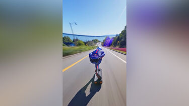 Skater espanhol bate recorde de velocidade em descida a 151,83 km/h