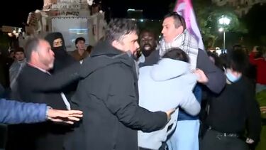 Tensão no Rossio: Homem invade manifestação com bandeira de Israel e PSP é obrigada a intervir