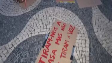 Manifestantes do Rossio procuram decidir como reagir perante a ação policial