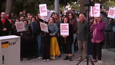 Dezenas de pessoas na vigília solidária contra despejo de família em Lisboa