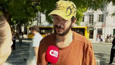 "As pessoas têm de decidir se podem comer ou viver debaixo de um tecto", diz jovem manifestante pela crise na Habitação