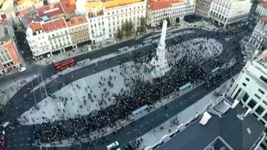 Do Marquês de Pombal até ao Rossio: imagens de drone mostram onda de protesto em Lisboa pela habitação