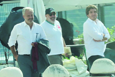 Carlos Daniel, Pedro Marques Lopes e João Maria Jonet à saída do restaurante