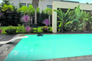 Moradia de luxo com piscina de grandes dimensões