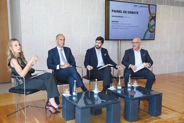 Painel de debate com José Duarte, vice-presidente da CAP, João Vaz Tomé, diretor de Assuntos Públicos da APED e João Nabais, presidente da DECO