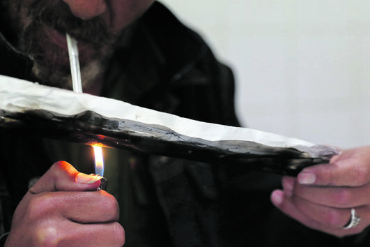 O consumo de drogas continua a representar um grave problema social em Portugal e, nos últimos 25 anos, alargou-se a todo o território nacional   