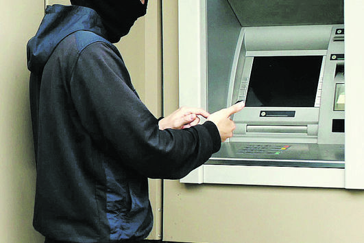 Suspeito esperou pela sua vez antes de assaltar o banco