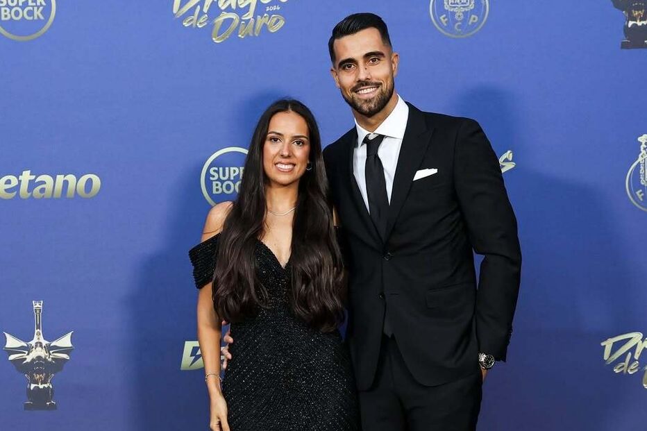 O jogador do FC Porto e a sua acompanhante na gala Dragões de Ouro