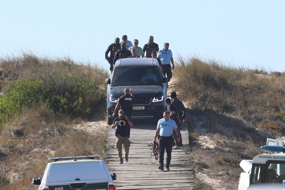 21 detidos e mais de 500 quilos de cocaína deram à costa na praia da Tocha