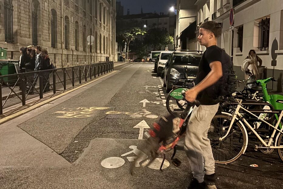 Estudantes franceses preparam bloqueio a escola secundária em Paris