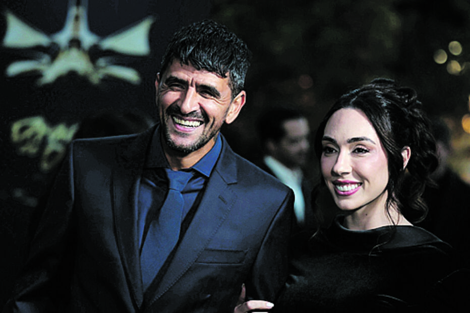 Lucho González com a companheira