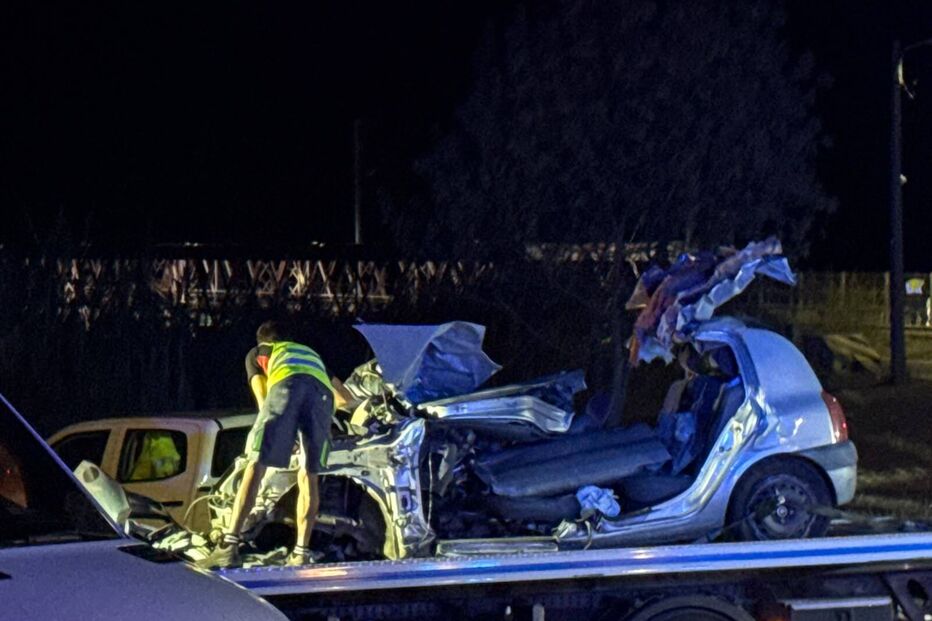Carro abalroado por comboio em Vila Nova da Barquinha