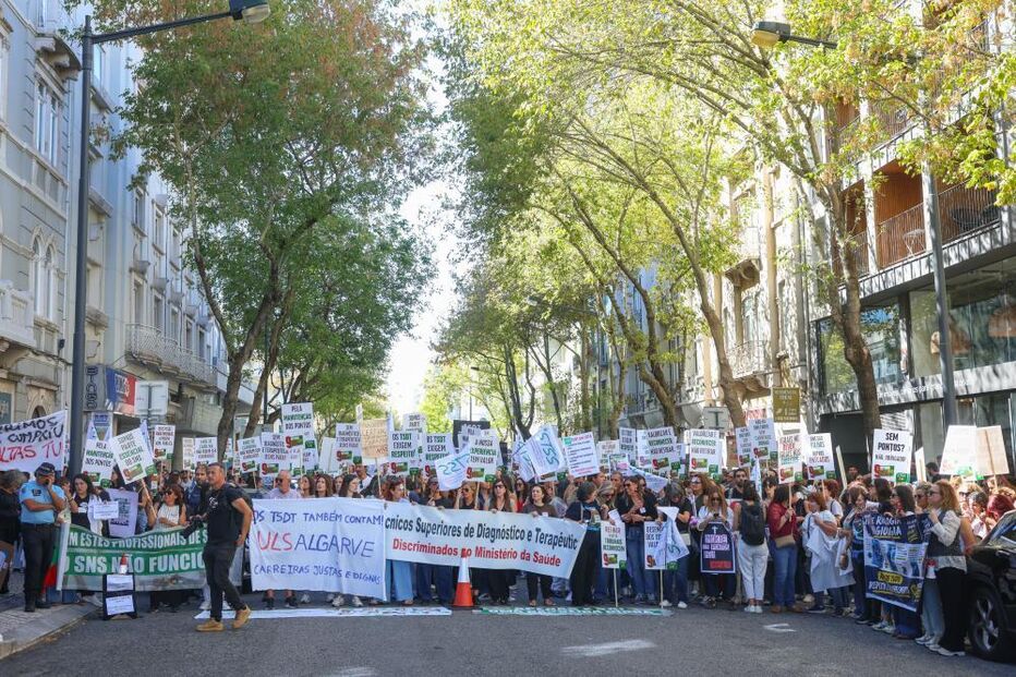 Técnicos de diagnóstico e terapêutica manifestam-se em Lisboa por melhores salários